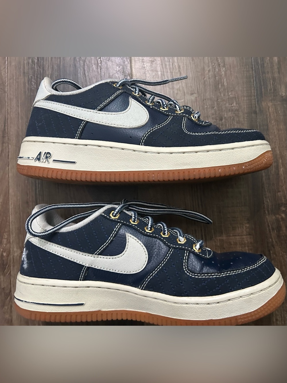 Nike Air Force 1 Youth Obsidian Navy Blue Gum Bottom Size 4.5Y Shoe 748981-401